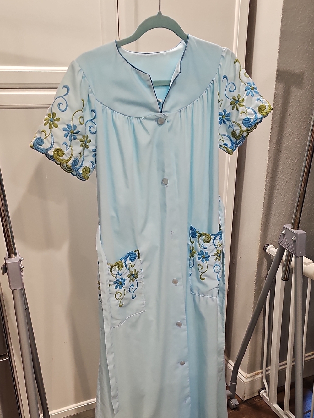 Light Blue Embroidered Button-Front House Dress Pockets/ Strap Size L